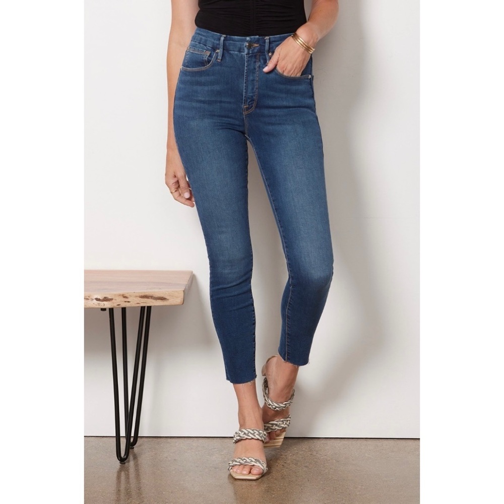 NWT Good American Good Waist Crop Raw Edge